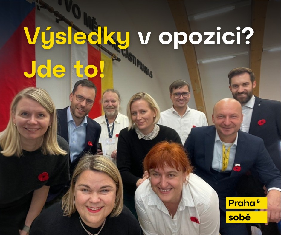 Jak si přestavujete politika v opozici? Že sedí se založenýma rukama a čeká, až na něj zas přijde řada? 😴